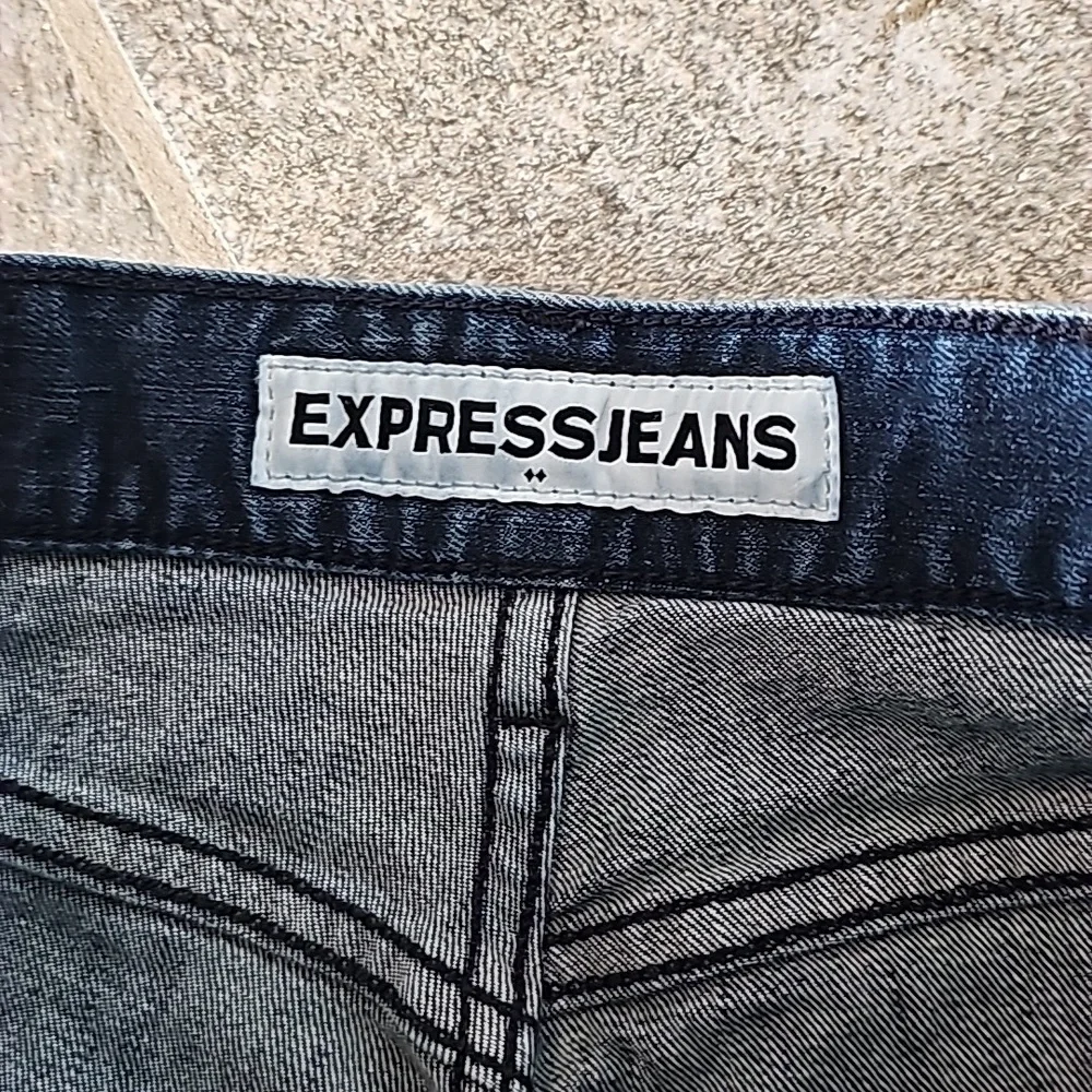EXPRESS Slim Fit Skinny Leg ROCCO jeans size 28x32 - Picture 2 of 7